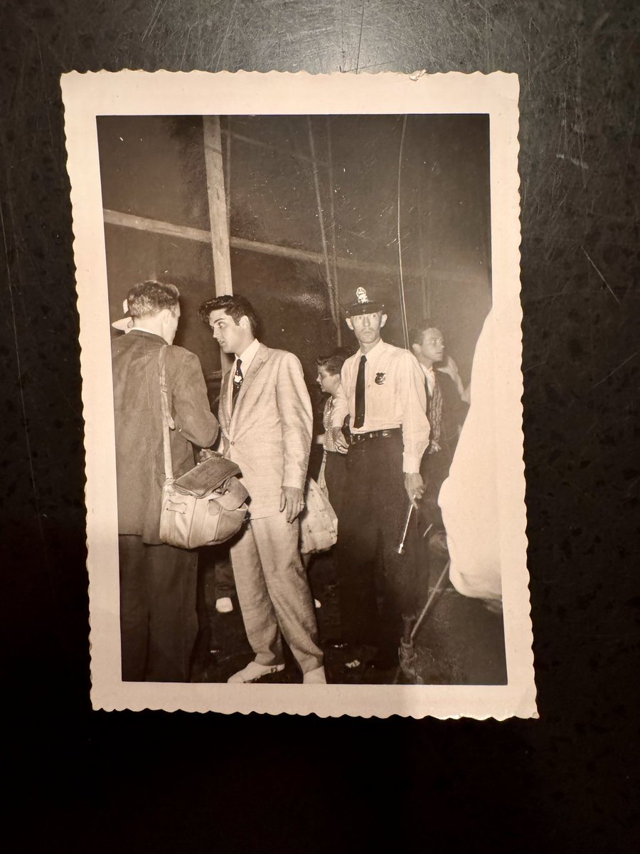 Christophe25158's tweet image. My mother grew up in Memphis, Tn and as a teenager, took this picture: