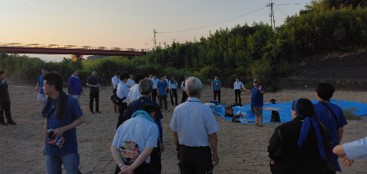 mlit_osumi's tweet image. 昨日は #水辺で乾杯2025 の日
かわまち仲間が夕方の #高山川 の水辺にあつまり夕日を眺めながら、令和7年7月7日7時7分に全国同時一斉に #乾杯 を行いました!
心地よい風と景色に包まれて地域の #水辺の魅力 を再発見しました
全国の水辺で乾杯2025の様子は以下のサイトより!
mizbedekanpai.mizbering.jp
