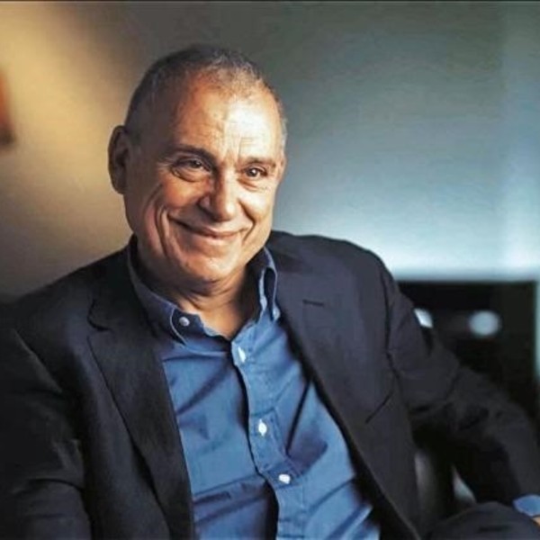 luis_stagram's tweet photo. Leonardo #Scatturice, de enemigo de Antonio #Stiuso en la interna de la #SIDE a empresario en Miami y asesor del Gobierno de #Milei
Scatturice en 2015, se enfrentó con #Stiusso en una causa penal llamada Dark Start aún abierta. Luego se radicó en Miami y organizó grupos de apoyo a la reelección de Trump. Y se vinculó, más tarde, con Santiago #Caputo.
Recordemos que Leonardo #Scatturice -que acaba de comprar #Flybondi- controla la empresa #OCPTechSA, entre otras, que tiene contratos por casi 7 millones de dólares con la ANSES y otros, también millonarios, con el gobierno porteño, el ministerio de Educación de la Nación y la fiscalía general porteña, entre otros organismos del estado. Los contratos son anteriores a la llegada del presidente Javier #Milei pero varios tienen que ser renovados.
En el 2015 apareció con la empresa de investigaciones privadas llamada #C3 que entró en conflicto con el entonces director de contrainteligencia de la #SIDE, Antonio Stiuso. .
#Stiusso denunció un supuesto "espionaje británico" en una causa que se llama “Dark Stark” y logró que la Justicia interceptara los teléfonos de #Scatturice y otros y se descubrieron mensajes entre el ahora empresario, con el ex jefe del Ejército general César #Milani, el ex director de Interior de la SIDE Fernando #Pocino -enemigo de Stiuso en la interna del mundo de inteligencia-, empresarios y periodistas, entre otros.
La causa está aún abierta.
#Stiuso era, además, el auxiliar de inteligencia del fiscal de la #AMIA, Alberto #Nisman, y vínculo con la #CIA y el #Mossad.