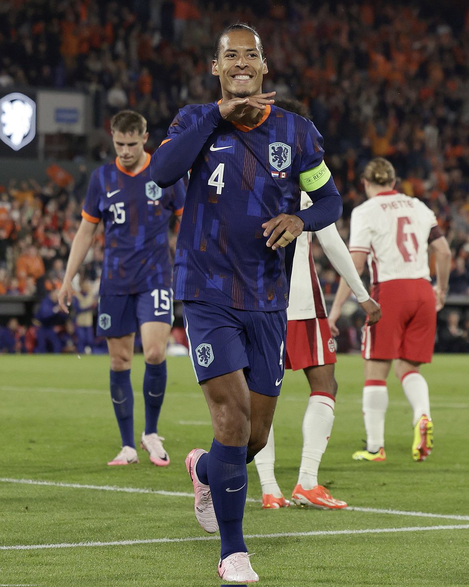 OranjeINDO's tweet photo. The best defender in the world ๐งฑ
Our great Captain ยฉ๏ธ
Happy birthday @VirgilvDijk! ๐ All the best! ๐งก
@OnsOranje @KNVB @NLinIndonesia
#VirgilVanDijk #Virgil #VanDijk #VVD #Virgil4 #TheBestDefender #Captain #NothingLikeOranje #BelandaJuara #OranjeIndonesia #OranjeIndo #GOAT https://t.co/oyc5EiAiGM