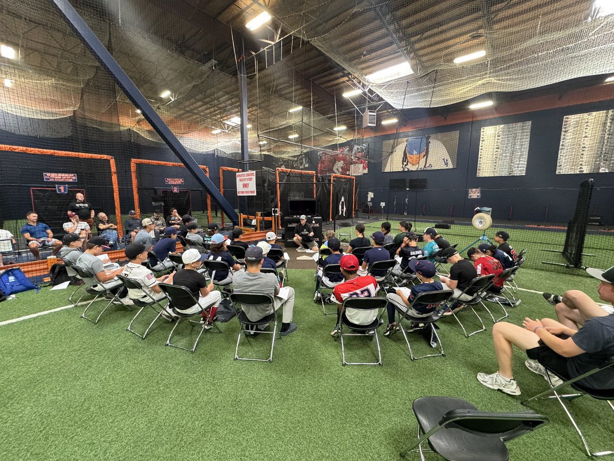 TheCatchingGuy's tweet image. Day 1 at my Seattle Super Camp was a success!

Beautiful facility, solid group of catchers, great coaches = an epic first day!

We’re going to finish up receiving and start blocking tomorrow… be ready to do work catchers!

#catchers #catcherscamp #catchertraining