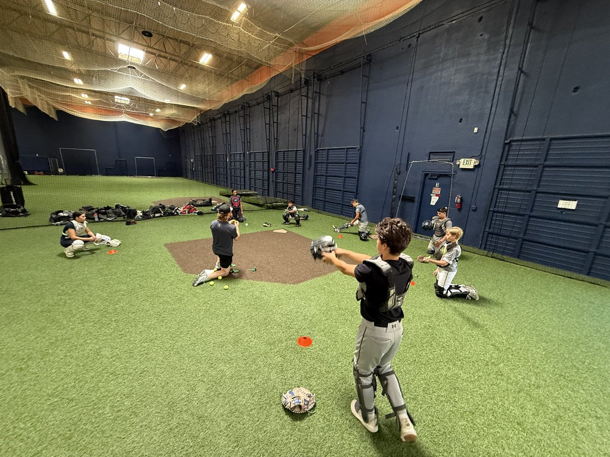 TheCatchingGuy's tweet image. Day 1 at my Seattle Super Camp was a success!

Beautiful facility, solid group of catchers, great coaches = an epic first day!

We’re going to finish up receiving and start blocking tomorrow… be ready to do work catchers!

#catchers #catcherscamp #catchertraining