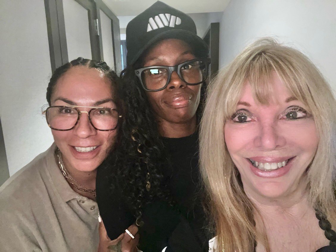 InTheRingWithC1's tweet photo. women for the win #femalebosses #itrwc #yfg #wciw #boxing #mvp https://t.co/s2hL0Ud6ju