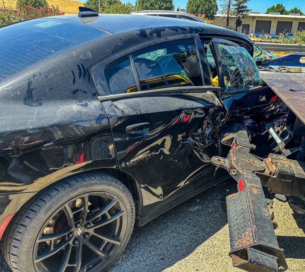 CHP_HQ's tweet image. 🚨 A 22yr old DUI driver veered off Hwy 99 &amp;amp; crashed into a parked CHP motorcycle &amp;amp; tow truck. He was arrested for DUI. Thankfully, no one was hurt. CHP officers risk their lives daily; don’t add to the danger. Report impaired drivers. Step in before tragedy strikes. #DriveSober