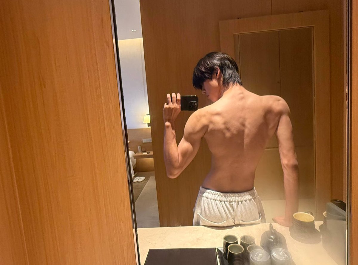 肩宽腰窄这块/.