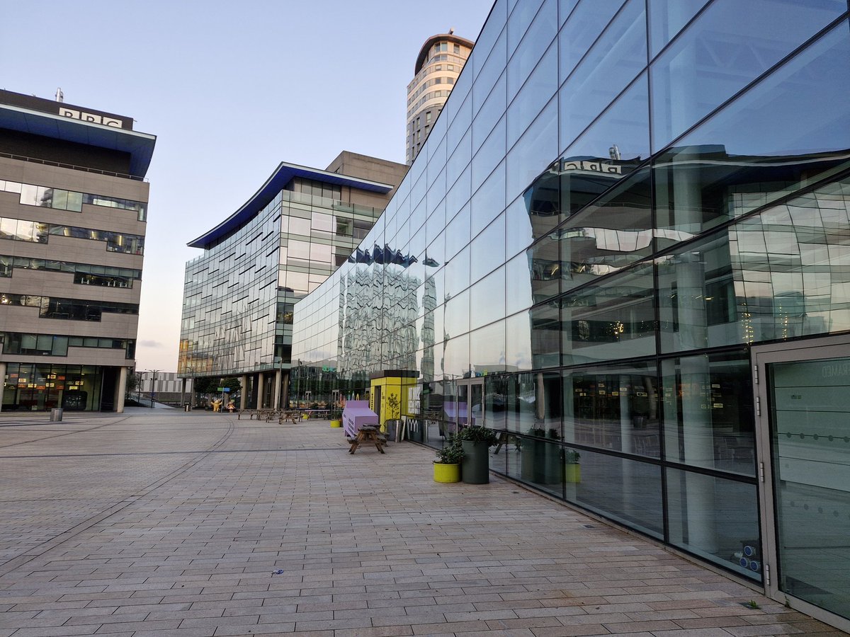 tom_mckinney's tweet image. Got to admire the quality of work from the Media City window cleaners! Breakfast @BBCRadio3 6.30-9.30 and a Song Sparrow singing in the USA was today's dawn chorus. Matthias Goerner is singing in Bach Before 7 and there's Steven Osborne's new album of Schubert. Oh yeah!