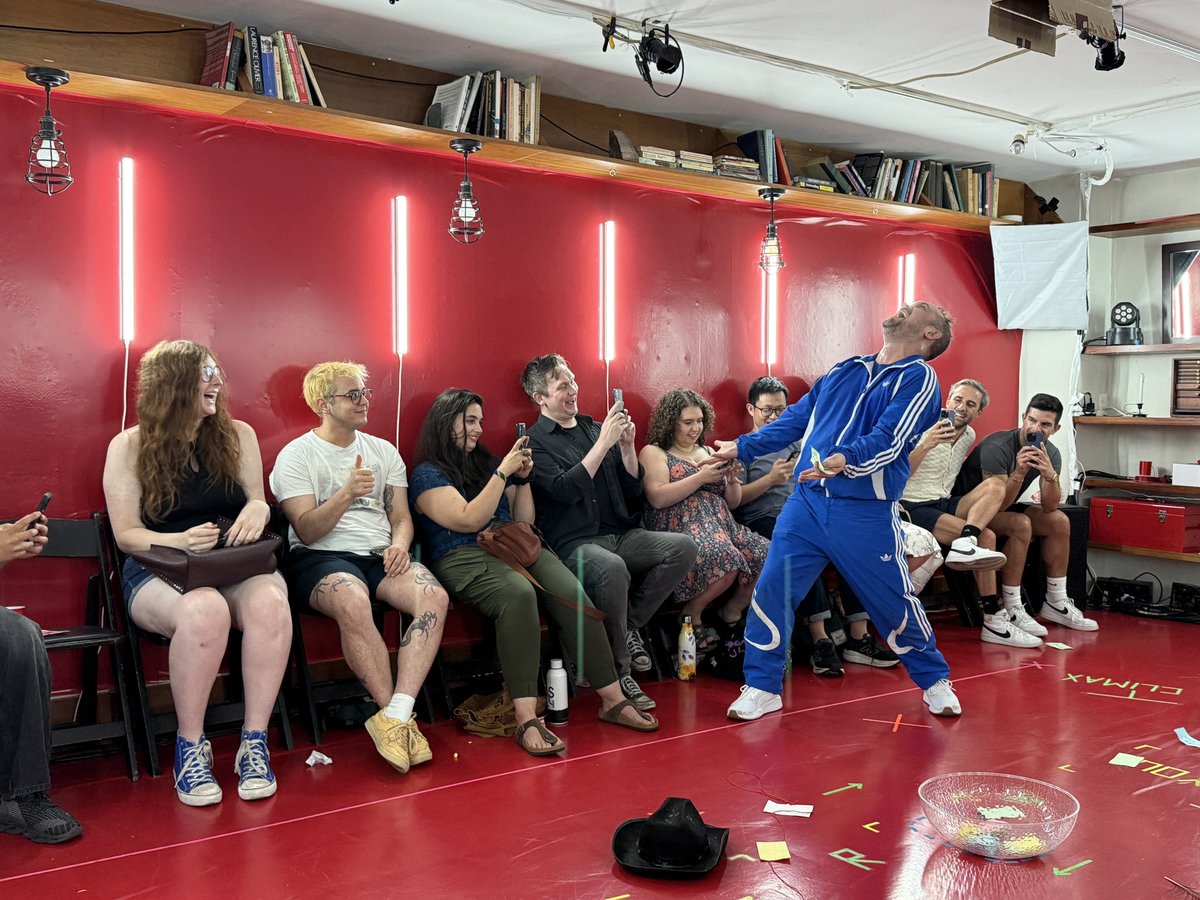 An amazing theatrical experience: #outofcontrolplay 🎭 starred by @holderandolder at the @eastvillagebasement ✨