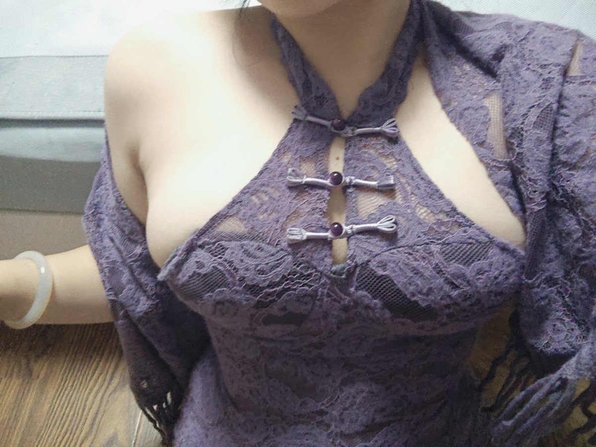 MarchWenen's tweet photo. 来 把钱塞我胸中间 #bbw #微肉女 https://t.co/SSTUSzXppE