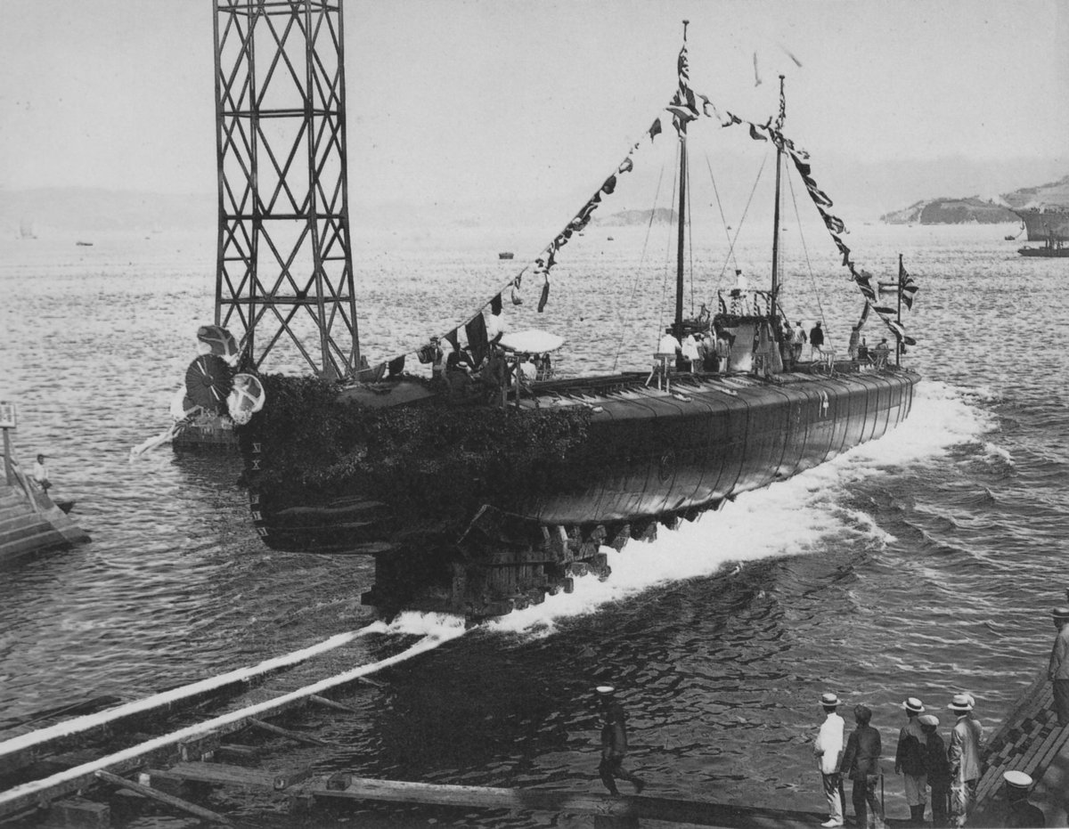 7月8日の写真
三等潜水艦　第14潜水艇 (→波9)
日付　1918年7月8日
場所　呉工廠
撮影
状況　進水

static.ow.ly/photos/origina…
static.ow.ly/photos/origina…
