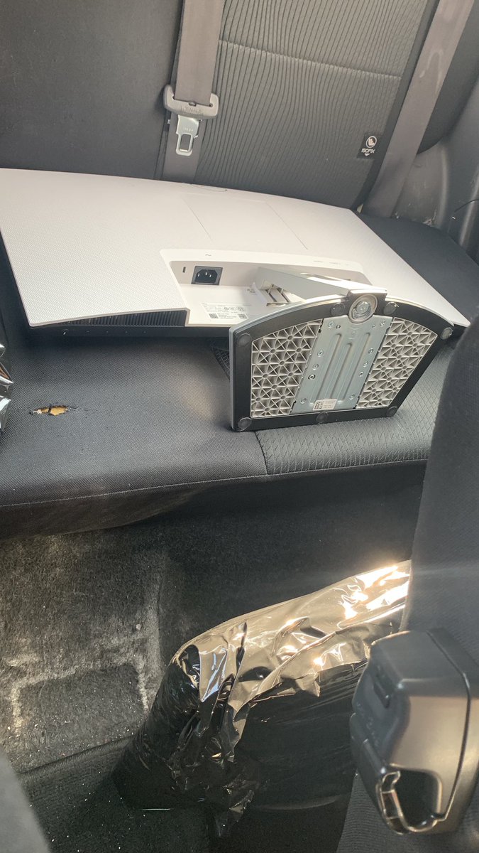 TERIMA KASIH 🙇‍♂

Client repeat lagi 7 Unit PC dengan kami. Full set sekali dengan monitor. Kita siap hantar dengan pasang and test onsite untuk make sure yang client dapat terus boleh guna 😁