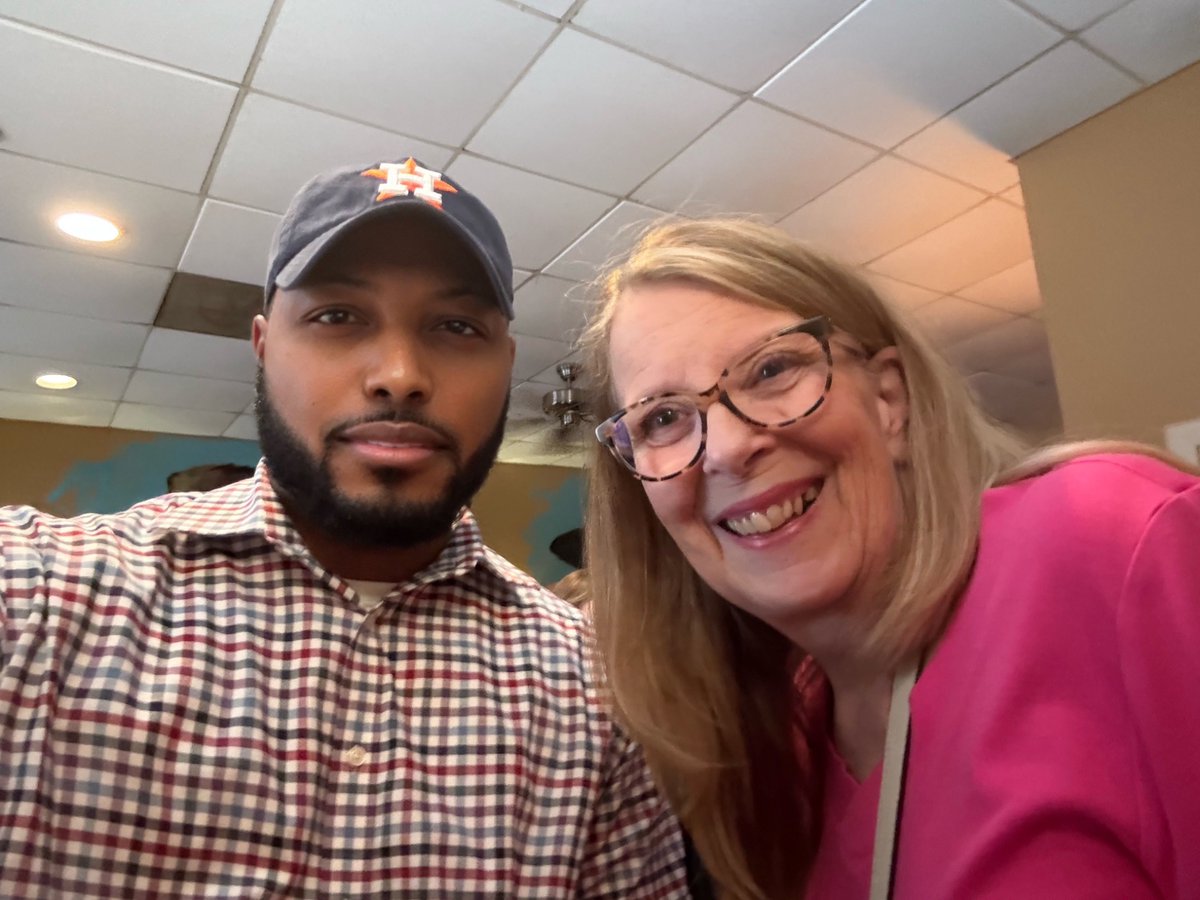 YesPernellD's tweet image. What’s up, Oak Forest Democrats!
Full of energy, ideas, and heart. You remind me what community and purpose look like. Keep the fire lit and stay connected. Big things are ahead. Let’s go! #OakForestDems #ForwardTogether #HoustonStrong