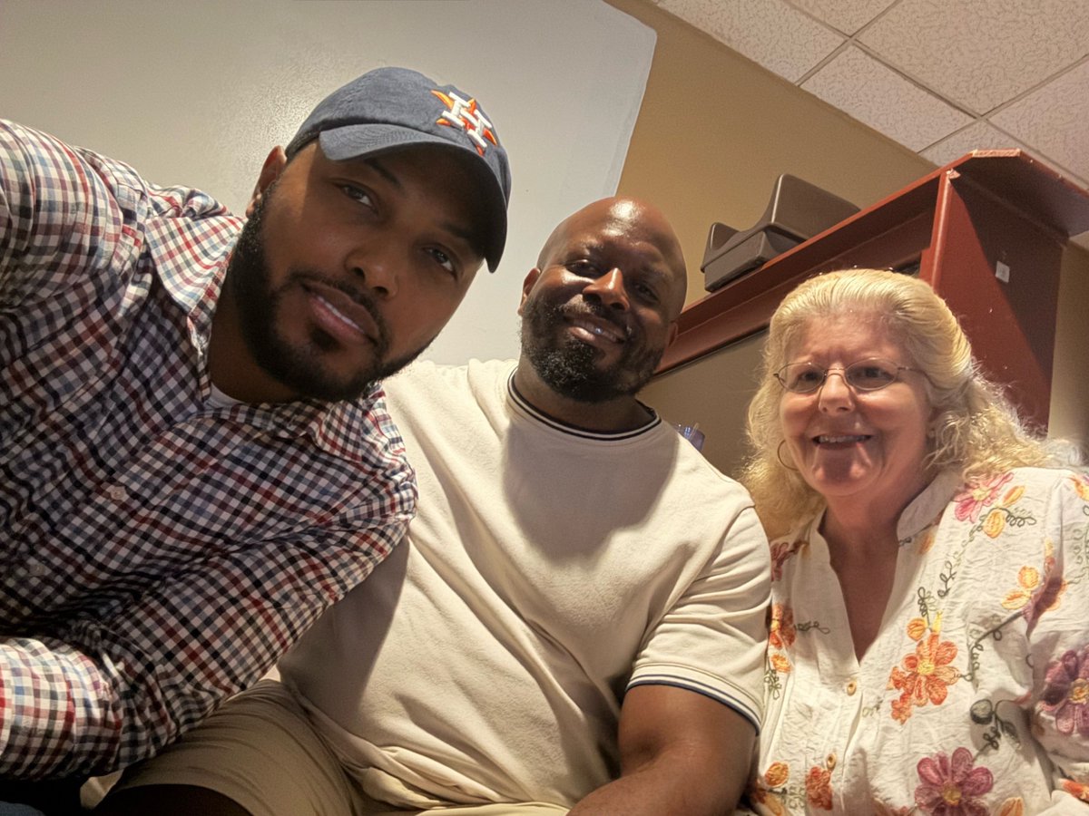 YesPernellD's tweet image. What’s up, Oak Forest Democrats!
Full of energy, ideas, and heart. You remind me what community and purpose look like. Keep the fire lit and stay connected. Big things are ahead. Let’s go! #OakForestDems #ForwardTogether #HoustonStrong