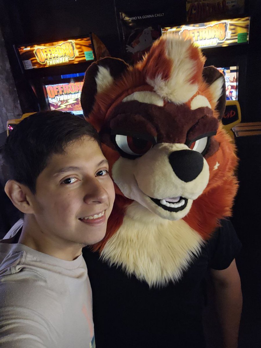 RustyRedBandit's tweet image. Went to the UpDown Arcade in downtown Des Moines, IA today! It was a lot of fun, enjoyed playing lots of Pac-Man and Galaga~ ❤️