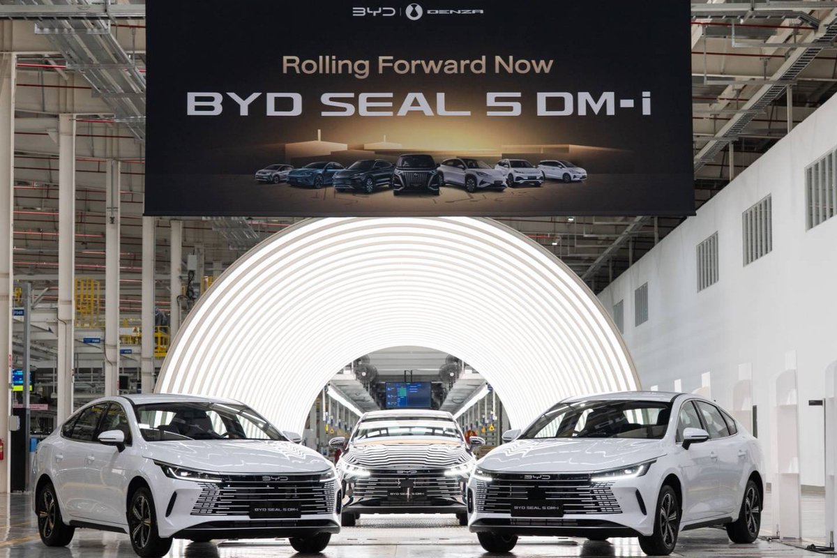 thinkercar's tweet photo. #BYD News in #Thailand
BYD delivers its 90,000th vehicle in Thailand—the Denza D9!
Destroyer 05 rolls off the production line at the Thailand factory and is about to launch.
BYD Thailand factory marks its 1st anniversary of construction and production. https://t.co/5dvKp4JFZ2