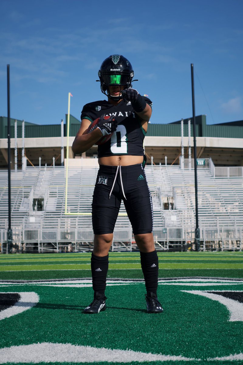 Farrington class of 2025 LB/SAF Ziggy Vea will no longer play at Eastern Oregon and has accepted a preferred walk-on spot with #HawaiiFB. He will gray-shirt this year.

Vea was a 2nd team All-OIA Open Division selection on defense (Rover) in 2024. Versatile piece that I witnessed