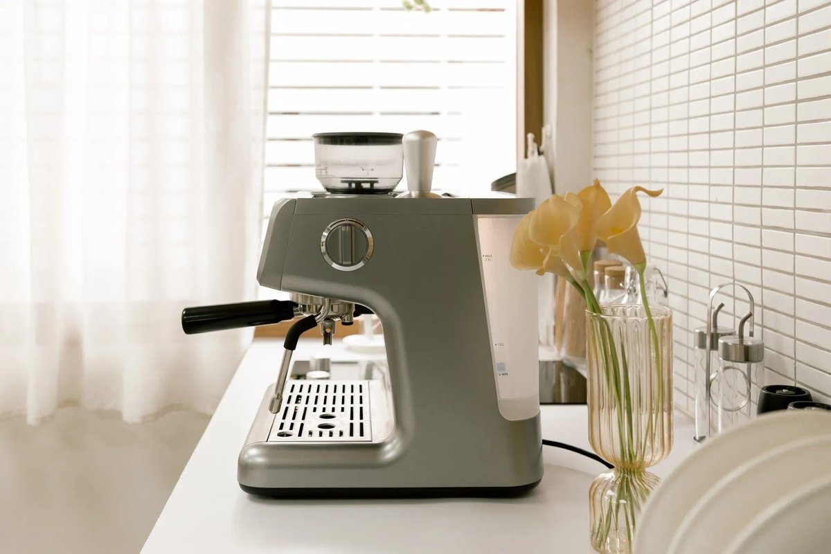 CoffeeCultureTh's tweet image. 💼 𝐂𝐨𝐦𝐩𝐚𝐜𝐭. 𝐏𝐨𝐰𝐞𝐫𝐟𝐮𝐥. 𝐁𝐚𝐫𝐢𝐬𝐭𝐚-𝐀𝐩𝐩𝐫𝐨𝐯𝐞𝐝.

Meet the 𝐂𝐚𝐬𝐚 𝐑𝐢𝐜𝐡 𝐄𝐬𝐩𝐫𝐞𝐬𝐬𝐨 𝐌𝐚𝐜𝐡𝐢𝐧𝐞 — your new go-to for creamy #espressos and frothy #lattes, all at home. Sleek, #userfriendly, and built for daily #brewing perfection.