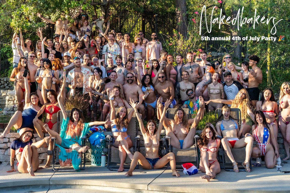 So glad we got everyone together for a big group 4th of July party pic. Probably the best photo ever taken at my house. This needs to be printed out and put up on a wall in my living room 🎉