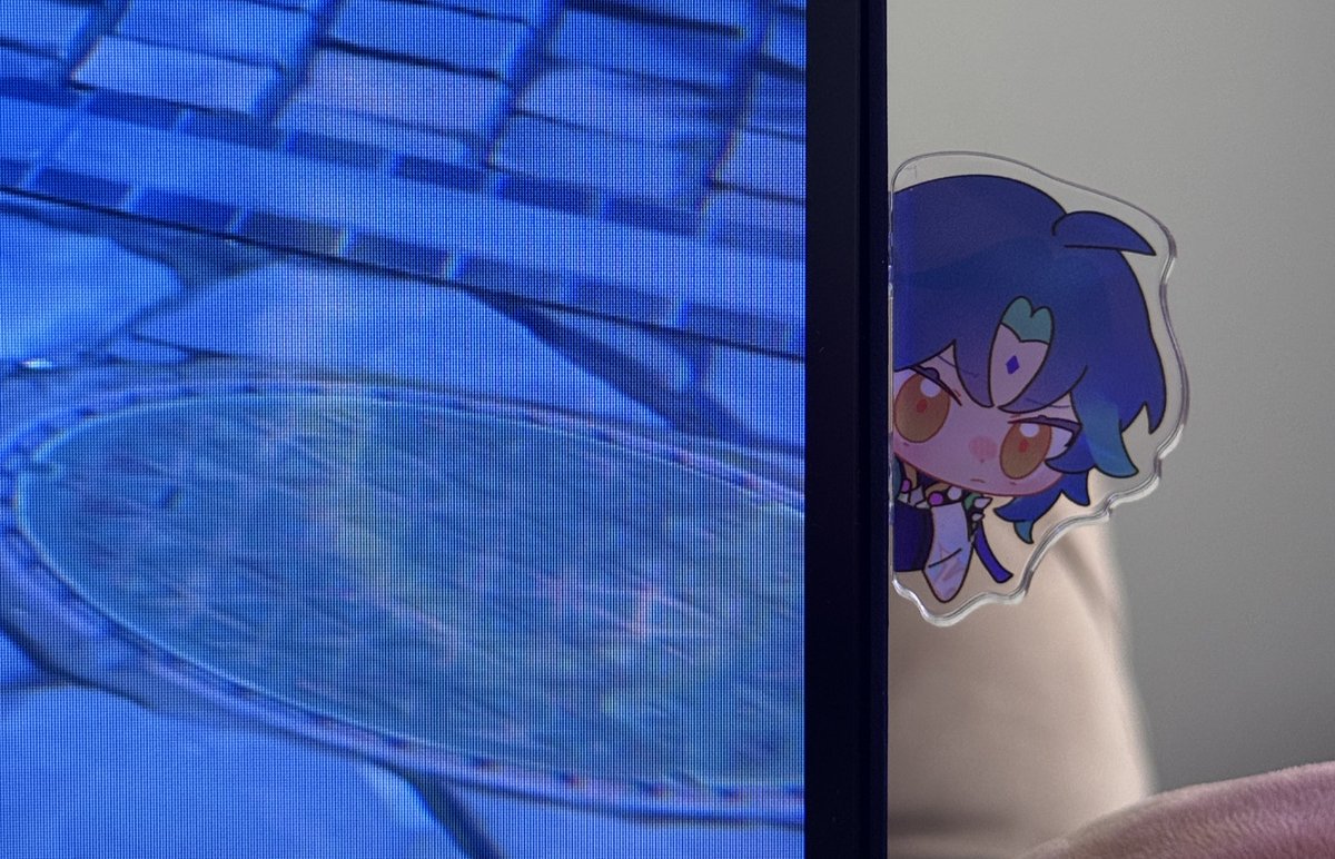 _ceniwen's tweet image. xiao peek ver comes with sticky tabs so he can peek out of your monitor etc.