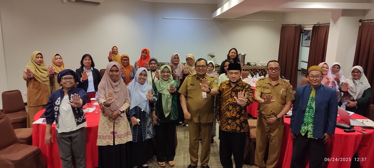 KomnasPerempuan's tweet image. Komnas Perempuan Himpun Konsolidasi Multi Pihak, Cegah Sunat Perempuan di Kota Samarinda dan Kalimantan Timur

Ibukota Provinsi Kalimantan Timur ini dipilih karena memiliki prevalensi praktik P2GP/sunat perempuan sebesar 60,1% berdasarkan data Riset Kesehatan Dasar tahun 2013.…