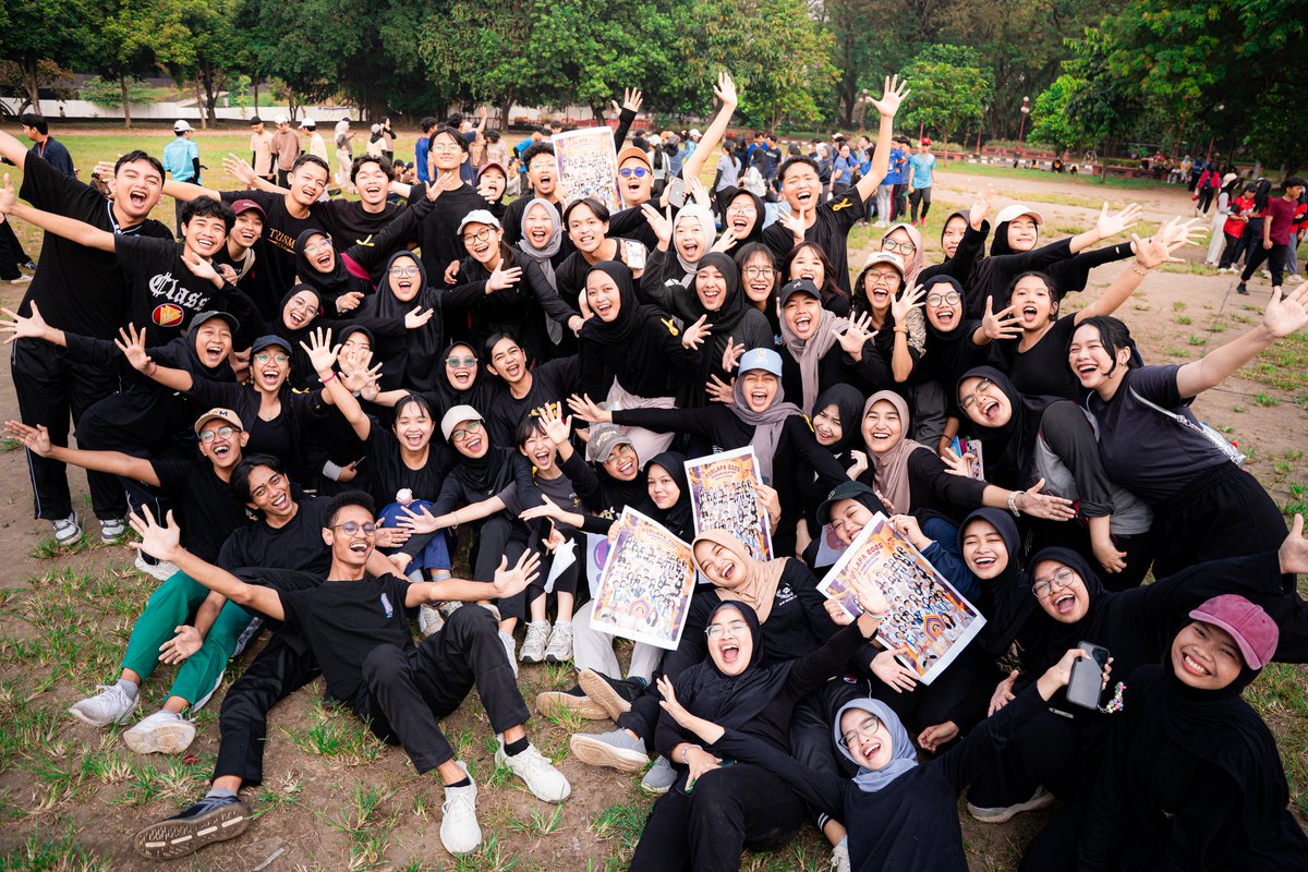 sullyoonugm's tweet photo. sending my warmest love untuk para penghuni fib, feb, dan fpsi ini <3
jalannya dari gsp memang gak jauh, tapi perjalanan hebat kita bisa lebih jauh dari apapun https://t.co/pbYPez8u7T