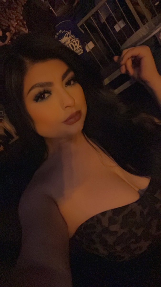 Loveeeveee's tweet photo. Hi. 🖤 https://t.co/iii5aankHM