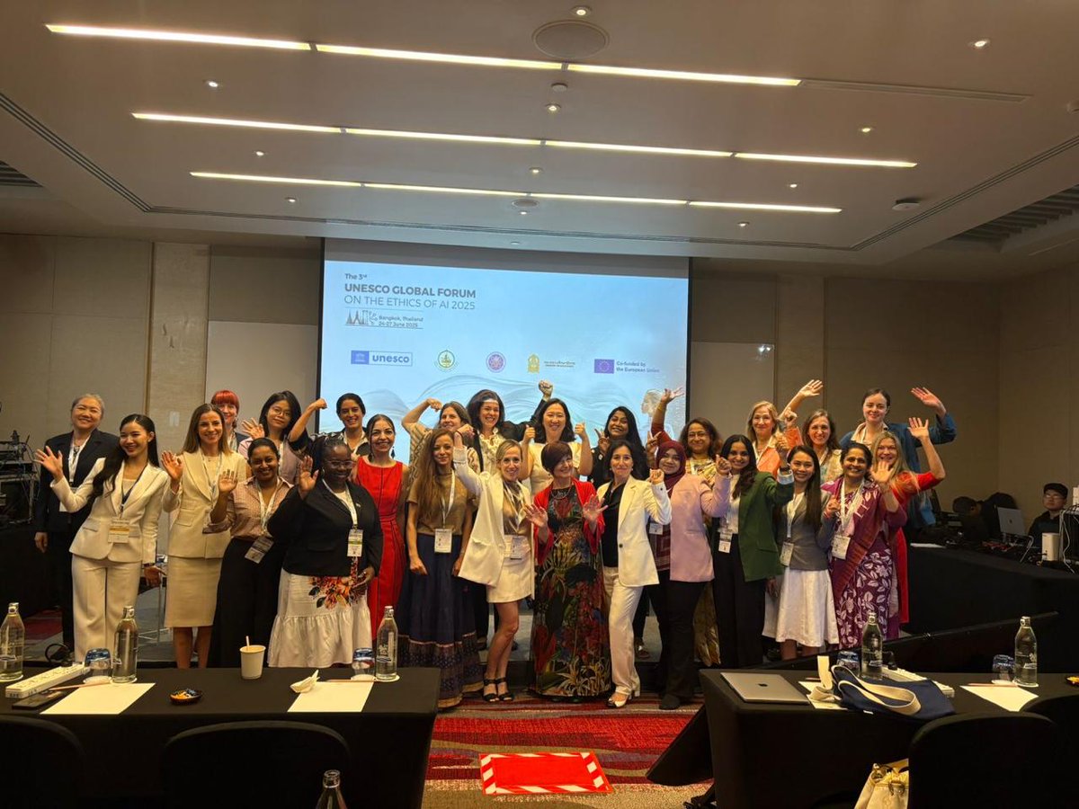 🌐<a href="/elenaestavillo/">elena estavillo</a>, CEO de Centro-i  participó en el #GFEAI de <a href="/UNESCO/">UNESCO 🏛️ #Education #Sciences #Culture 🇺🇳</a> con esta idea clave:
“La inclusión por diseño es obligada. Una IA accesible termina por beneficiar a todas las personas”
Desde Centro-i creemos firmemente que el futuro se construye con visión e inteligencia.
