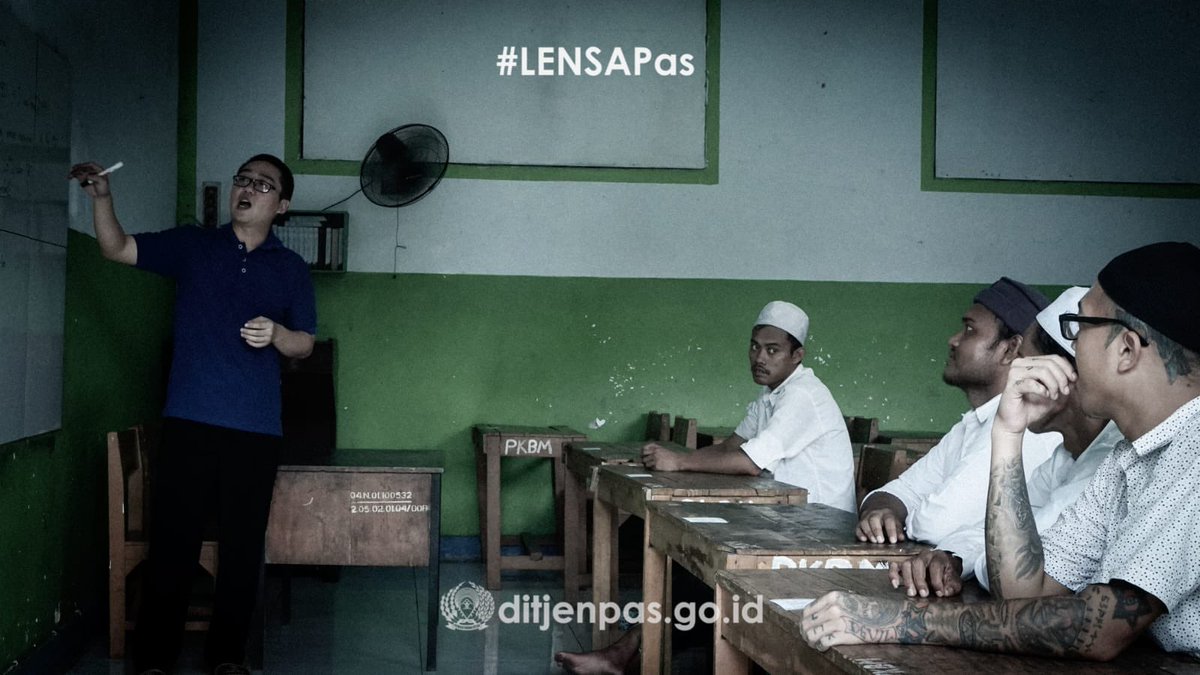 DITJEN_PAS's tweet photo. “Langkah mungkin tak bisa lari, tapi ilmu terus dicari”

(dn/fjr)

#Lensapas
#pemasyarakatan 
#Ditjenpas
#Kemenimipas https://t.co/goZCixJ09A