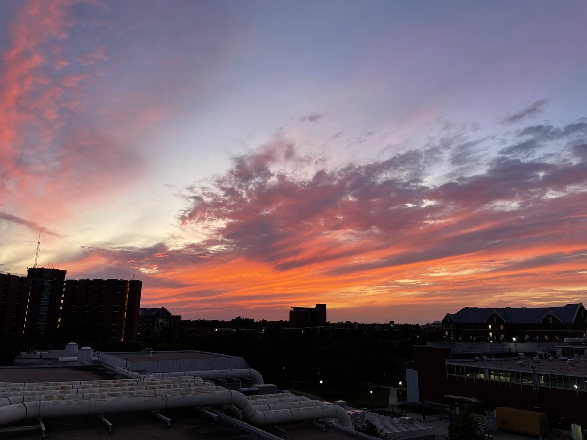 m_eljones's tweet image. If there’s one thing I’ll miss about Oklahoma, it’s the sunsets
#okwx