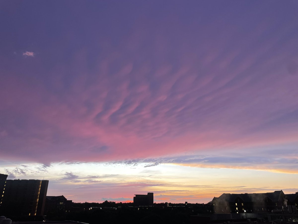 m_eljones's tweet image. If there’s one thing I’ll miss about Oklahoma, it’s the sunsets
#okwx