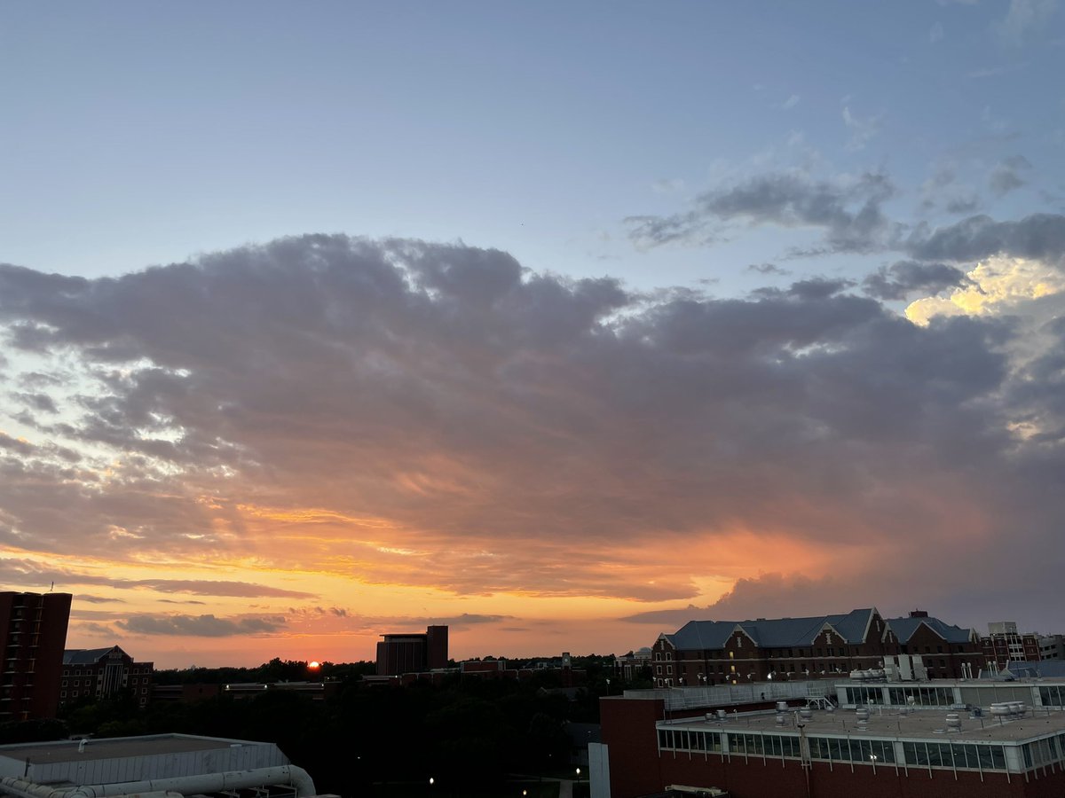 m_eljones's tweet image. If there’s one thing I’ll miss about Oklahoma, it’s the sunsets
#okwx