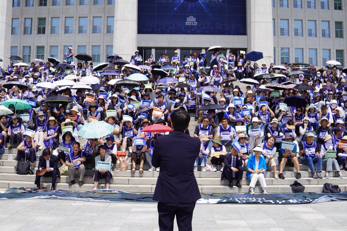 yoeman6310's tweet image. 그동안 보건복지위에서 증액해도 예결위 문턱 못 넘었던 발달장애인 예산. 이제 달라졌습니다. 이재명 정부 출범 후 주간활동서비스 등 250억 증액 예산이 드디어 국회 통과했습니다.
이제 대통령님께서 약속하신 발달·정신장애인 돌봄 국가책임제 실현을 위해 함께 최선을 다하겠습니다.