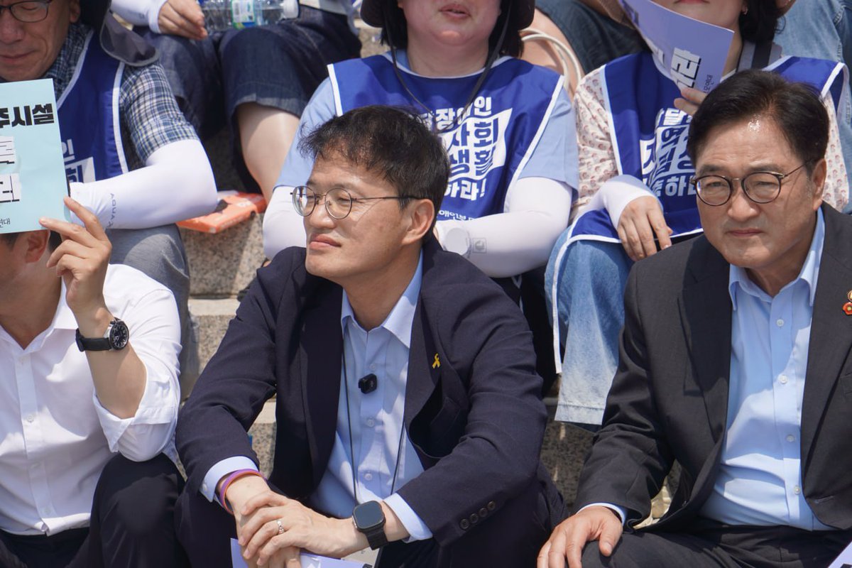 yoeman6310's tweet image. 그동안 보건복지위에서 증액해도 예결위 문턱 못 넘었던 발달장애인 예산. 이제 달라졌습니다. 이재명 정부 출범 후 주간활동서비스 등 250억 증액 예산이 드디어 국회 통과했습니다.
이제 대통령님께서 약속하신 발달·정신장애인 돌봄 국가책임제 실현을 위해 함께 최선을 다하겠습니다.