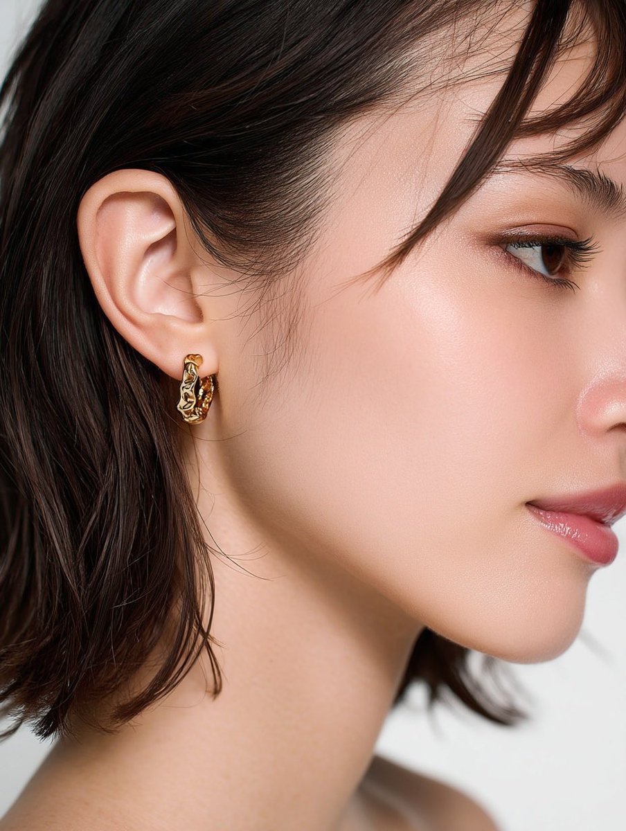 omgt41's tweet image. Midjourneyオリジナルアクセサリーをモデルに着用させる

イアリング単体の画像を生成→（  GmG）で着用プロンプトを生成

例えば自社の製品をAIモデルに着用させることが簡単にできます🔥