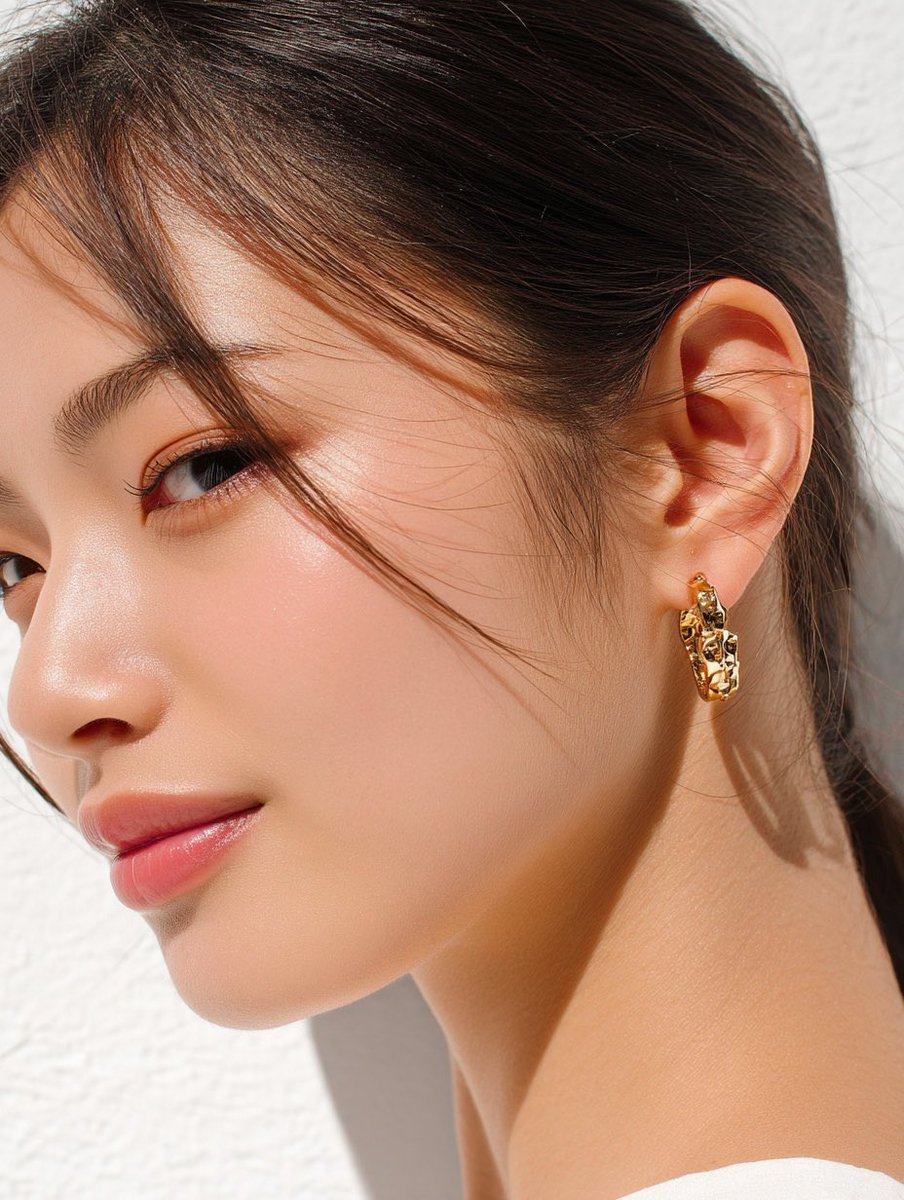 omgt41's tweet image. Midjourneyオリジナルアクセサリーをモデルに着用させる

イアリング単体の画像を生成→（  GmG）で着用プロンプトを生成

例えば自社の製品をAIモデルに着用させることが簡単にできます🔥