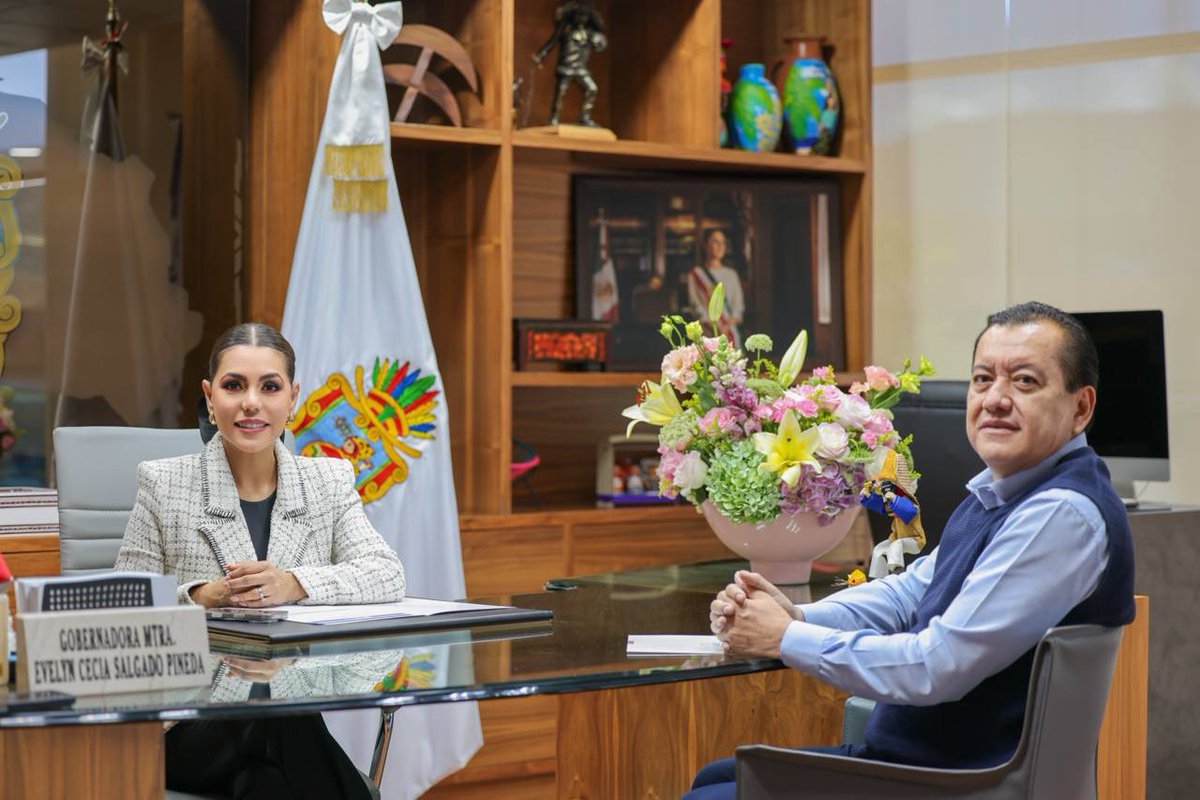 Me reuní con el Rector de la Universidad Autónoma de Guerrero, <a href="/JavSaldana/">Javier Saldaña</a>, para seguir fortaleciendo los lazos de colaboración entre el Gobierno del Estado y la máxima casa de estudios. 📚🤝

La <a href="/UAGro_MX/">UAGro MX</a> es un pilar del desarrollo en Guerrero. Por eso, reafirmamos nuesotro