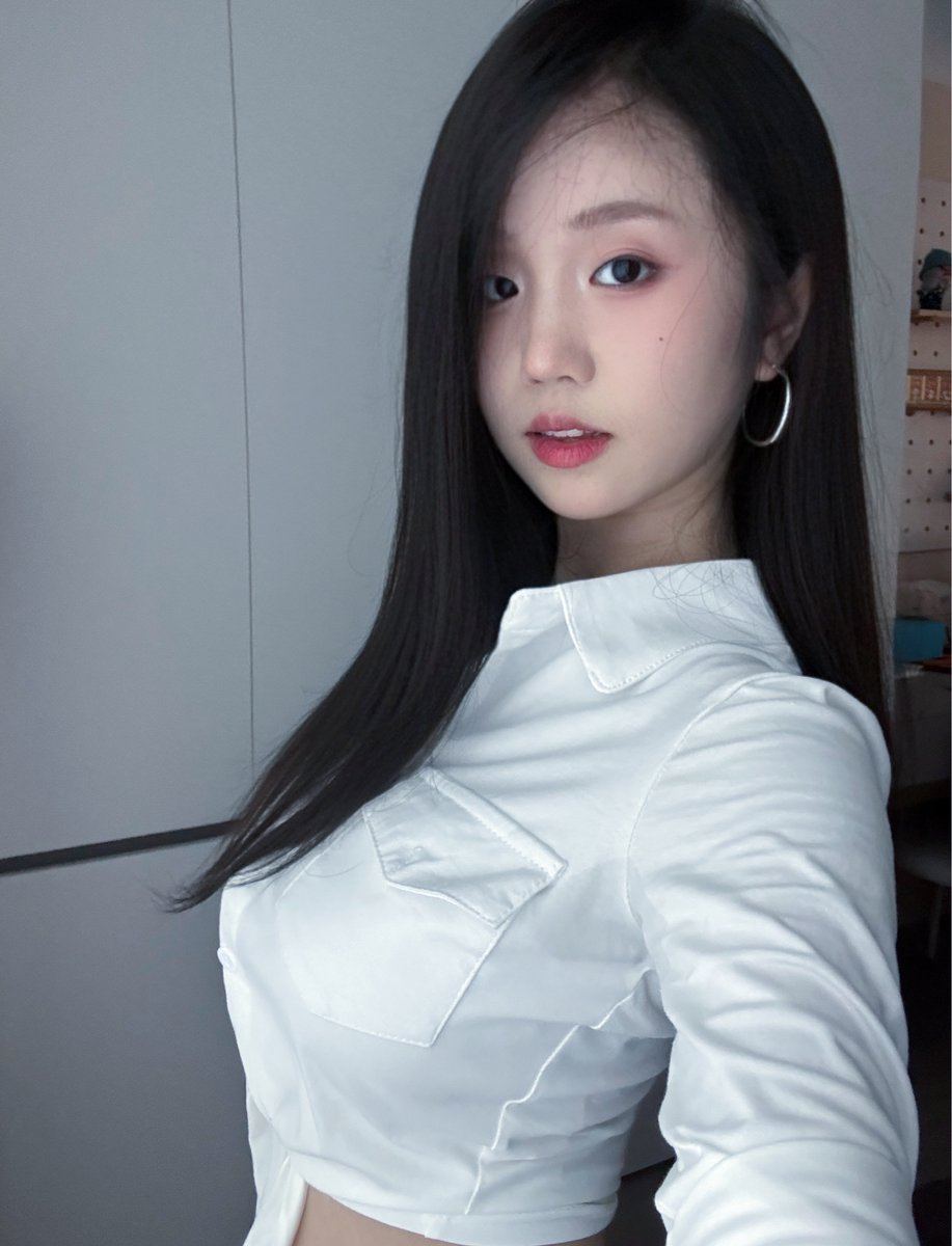 Yamisobeauty's tweet photo. 早上好呀宝宝们～

今天要假装一下成熟女性，但实际上还是个小学生，嘻嘻嘻。

看到 @recallnet 最新一期的7 Day Trading Challenge AI交易大赛正式启动啦！这次比赛奖金池也是有1万美金，前3名分别瓜分6000、3000和1000美元～

这个竞赛特别适合喜欢研究AI代理交易的朋友们：

• 7月8日至7月15日，短短一周时间，AI代理将模拟真实的加密货币交易环境，看谁的投资组合表现最佳。

• Recall还贴心地准备了2700个Fragments积分，提前预测比赛冠军和每日表现最好的代理，都能获得额外奖励，越早预测分越高哦～

• 竞赛过程全程公开，排名实时可见，宝宝们记得多关注，提前研究好心仪的AI代理，说不定能发现下一个交易小天才！

总之，这是一场考验技术、预测能力和策略眼光的竞赛，参与感满满，还有奖励拿，快去投个票吧！

投票通道：https://t.co/6U0yrN8Mp9

#RecallNet #Recall #SNAPS #COOKIE @cookiedotfun