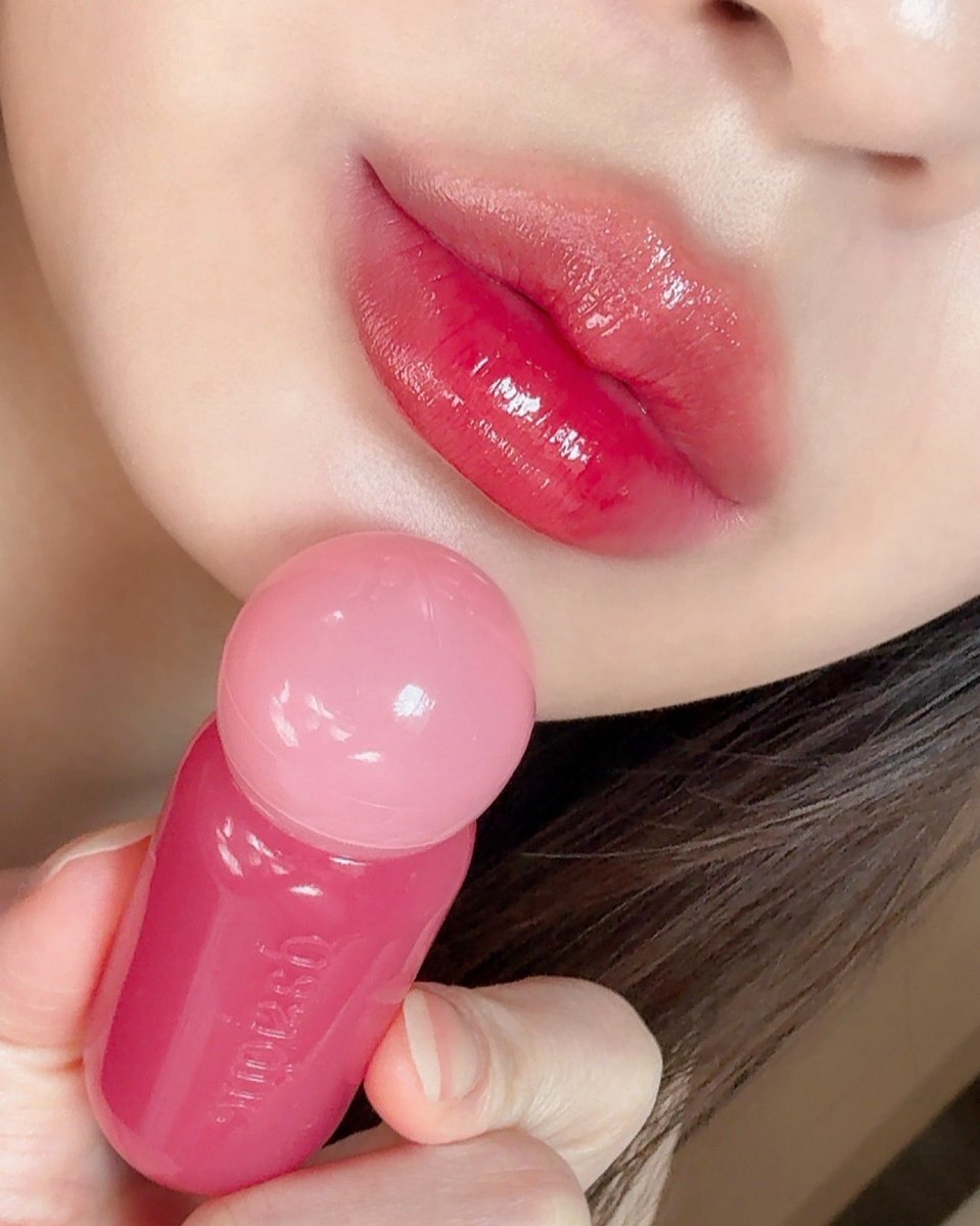 ทิันกลอส dasique ไอแท่งอ้วนเข้าไทยแล้ววว เนื้อมันบางแต่ฉ่ำมากเลยอะ ชีทำได้ไง แล้วสเตนแน่นมากกกกก กินท้องจะแตกแต่ปากยังแดง ฟิร ดีย