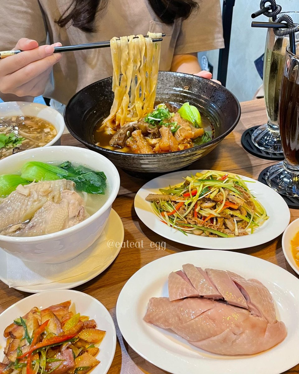 khtyfnws's tweet photo. もし台北に来たら、絶対に台湾の牛筋麺をご馳走しますよ😊🍜✨ https://t.co/UYf039hEbA