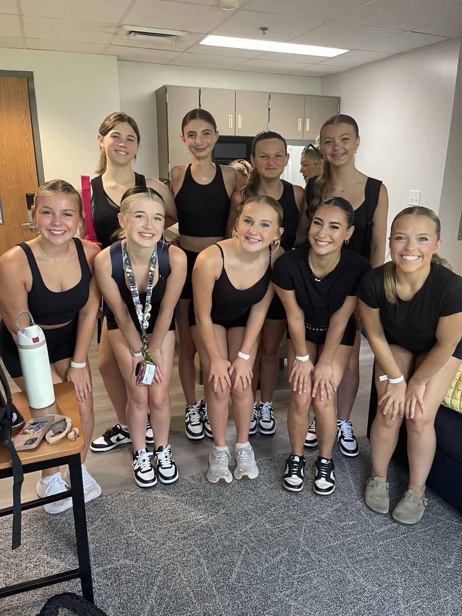 THSWildcatDance's tweet image. Day 1 of @udadance camp!! We’re looking forward to a great week of dance and team bonding! #glittercats #udacamp #tullahoma