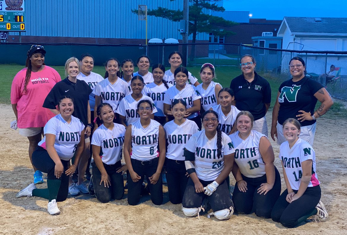nhspolarbears's tweet image. 🎉 Huge congratulations to the North High Softball team for their impressive doubleheader sweep against Lincoln on Senior Night! What an exciting evening for our seniors and the entire team! Final scores: 2-1 & 11-3! 🥎 Go North!
#pbn