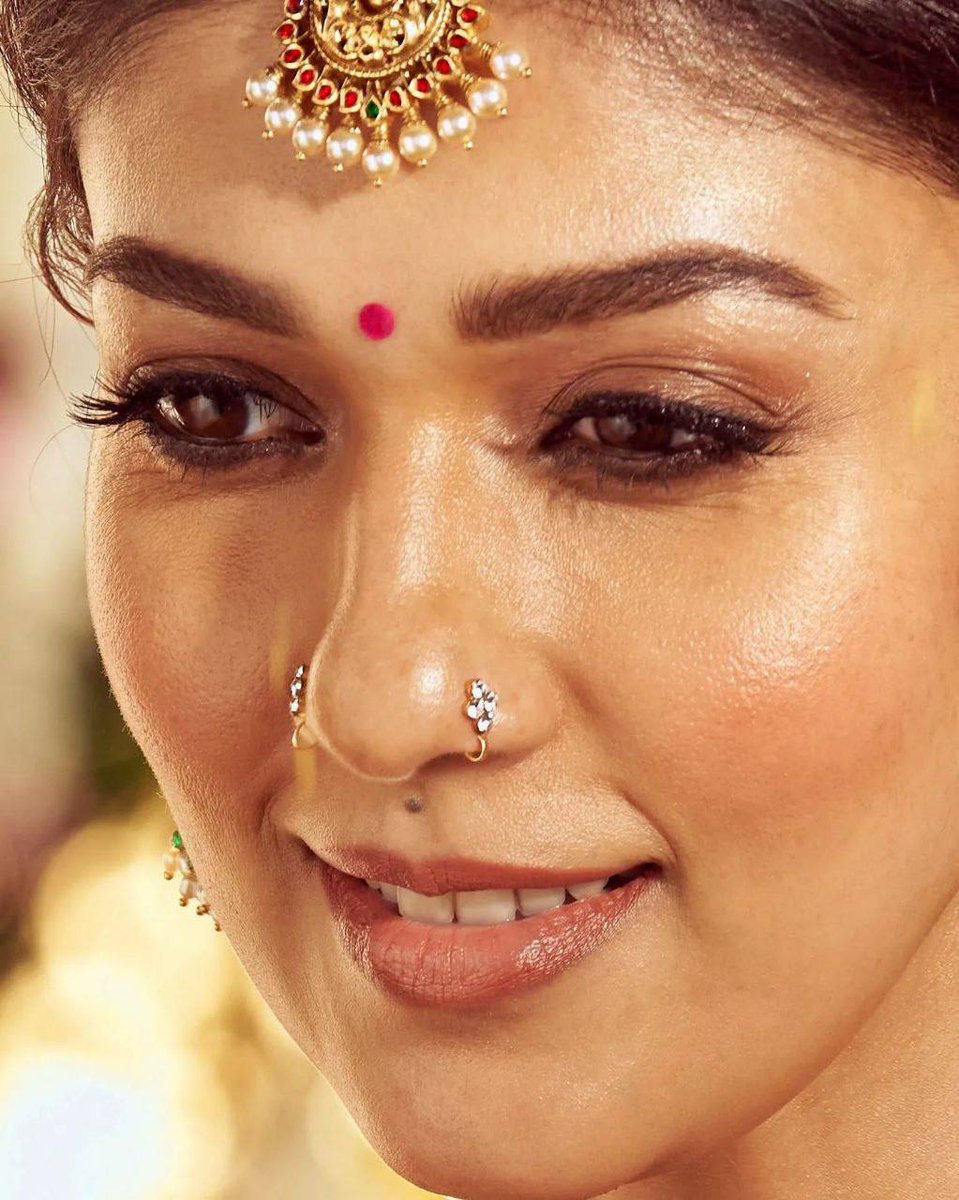 అబ్బాయి అంగము అతని చూపుడు వేలు కంటే కూడా 3 ఇంచులు పెద్దదిగా ఉంటుంది అంట ఇది ఎంత వరకు నిజమో మీరే చెప్పాలి అబ్బాయిలు.. 
DM లో చాలానే వస్తున్నాయి photos