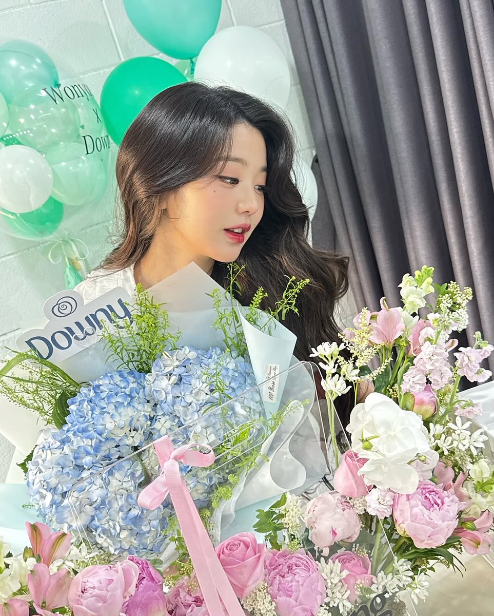 wonqyo's tweet image. Entourée de fleurs, je deviens moi-même un bouquet de douceur.