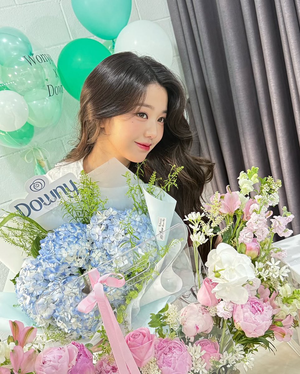 wonqyo's tweet image. Entourée de fleurs, je deviens moi-même un bouquet de douceur.