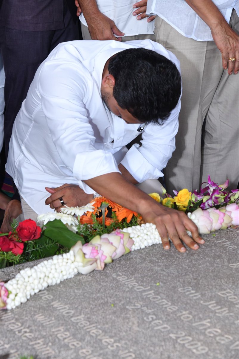 YS Jagan Mohan Reddy tweet media