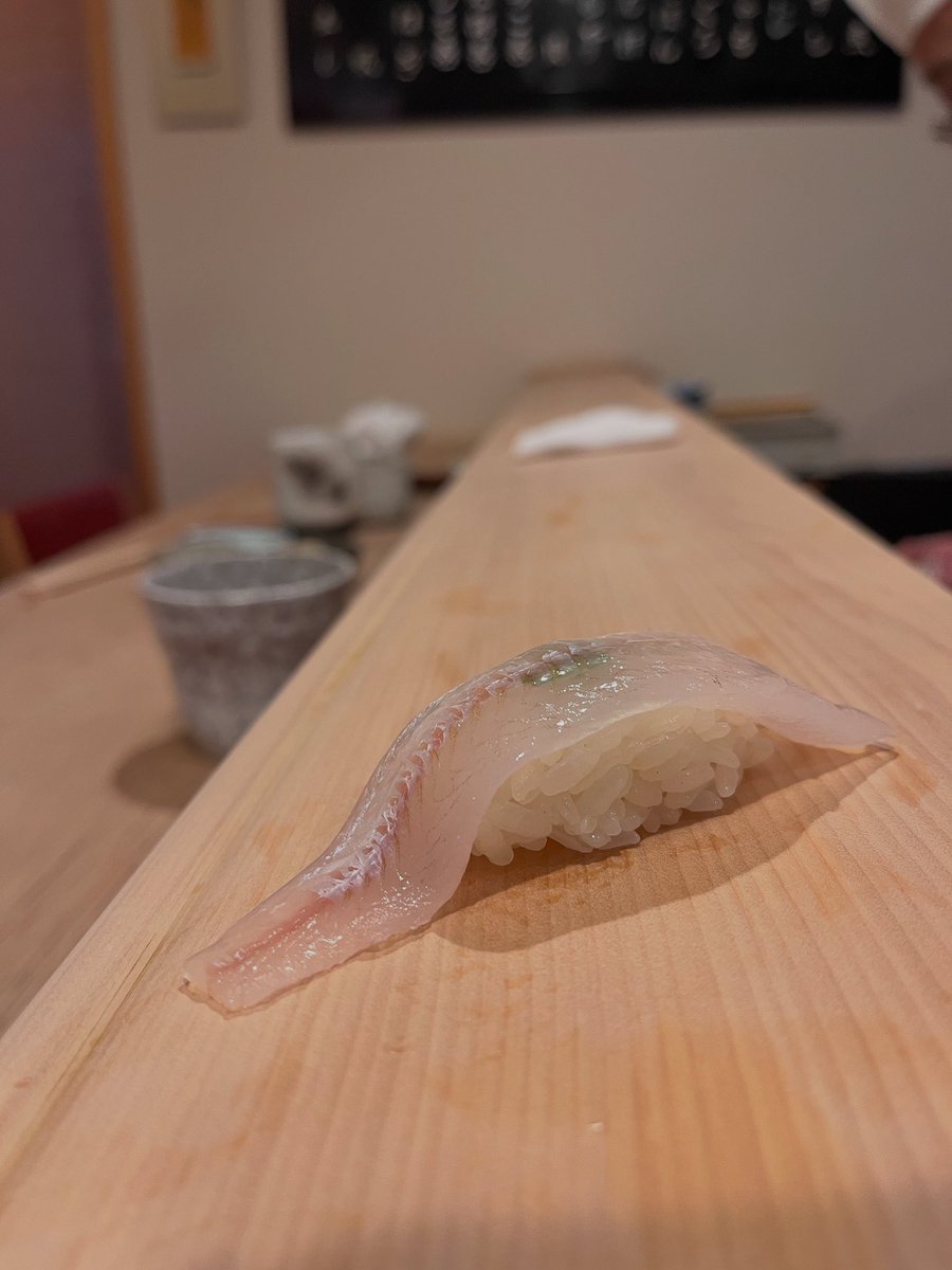 sushiikkan's tweet photo. ●ご利用に関してのご案内
・カウンター6席とテーブル席のみの小さな店舗となっております。
・席数と食品、食材ロス削減の観点から前日までの事前予約で営業させて頂いています。
・営業日に空席がござい���したら、当日でもご利用して頂けます。
・恐れ入りますが、お問い合わせくださいませ。 https://t.co/sb2C1i3NzM