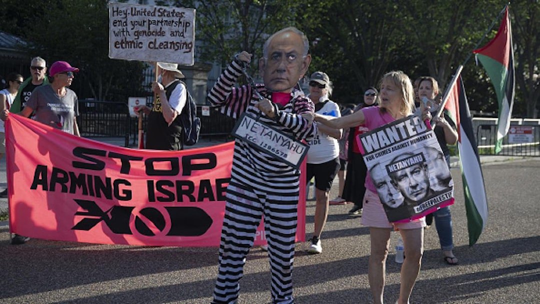 Diosmel 🇨🇺 (@diosmelgo) on Twitter photo 📣 Protestas en Washington
Decenas de personas denunciaron frente a la Casa Blanca la visita de Netanyahu y exigieron el fin del genocidio en #Gaza. Trump fue señalado como cómplice. 📣 Protestas en Washington
Decenas de personas denunciaron frente a la Casa Blanca la visita de Netanyahu y exigieron el fin del genocidio en #Gaza. Trump fue señalado como cómplice.