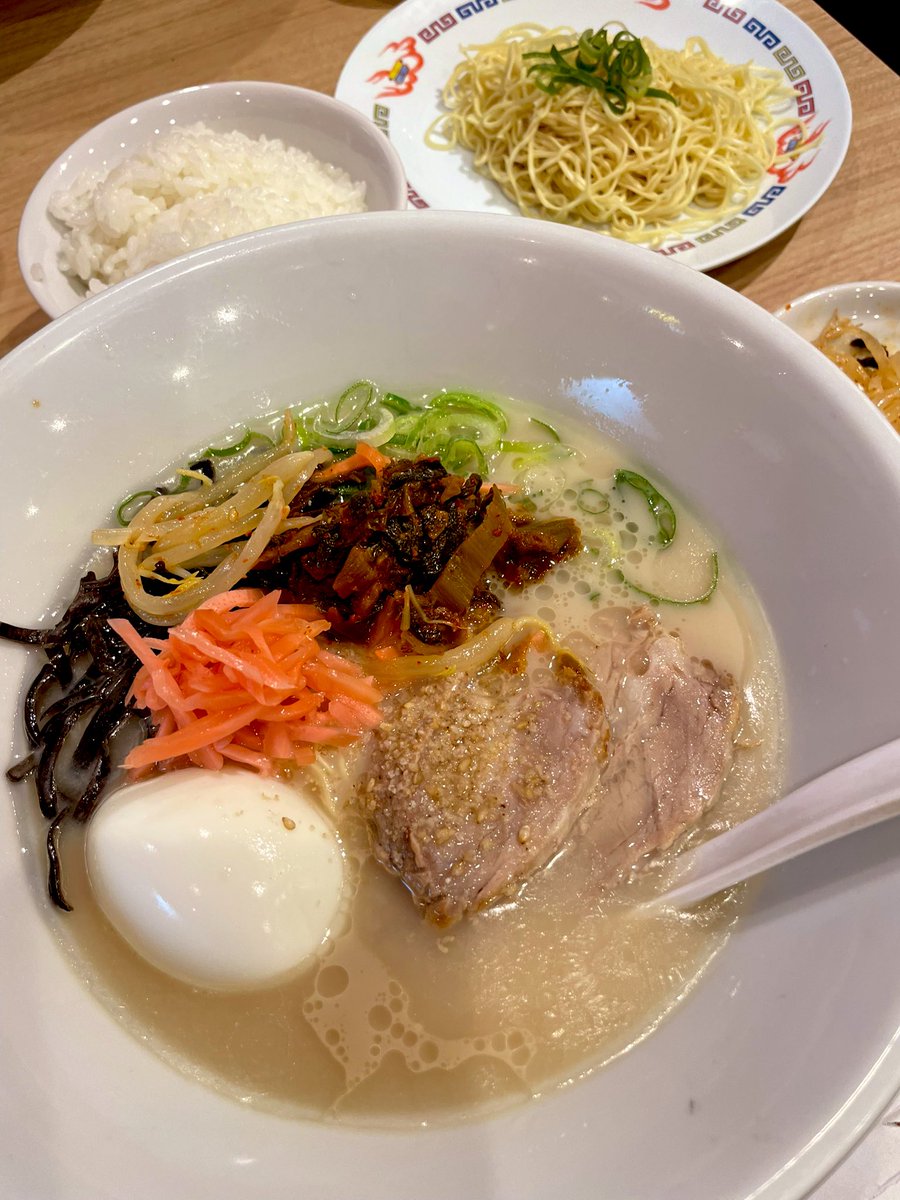leoma4ma4's tweet image. 普段二郎ばっかだから一風堂麺少なッ、プリンとコーヒーで一服してから警視庁到着🚬👓🎀
#一風堂 #博多豚骨 #替え玉 #ライス必須 #警視庁見学ツアー #コナンロケ地巡り