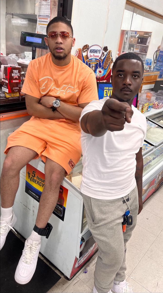 babyyreem_'s tweet image. When shit was hard we shared breakfast, lunch, and dinner I remember💯♾️ #FreeDoug💕💕