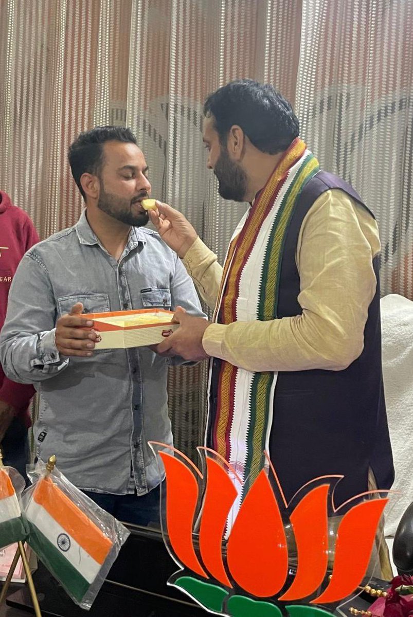 Heartiest congratulations and best wishes to the National President of Saini Youth Federation, social worker and elder brother, Mr. Narinder Singh Saini, on his birthday.
💐💐💐💐💐