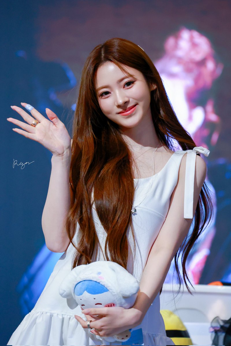 250705 HQ.

#ANNA #안나 #田中杏奈
#MEOVV #미야오